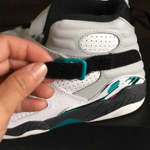 Youth Jordan 8 retros - Picture 3 of 8